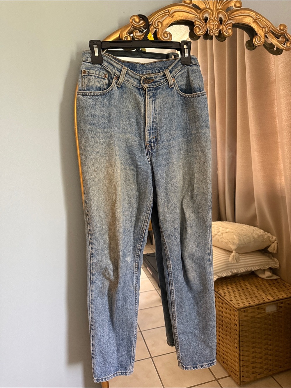 Vintage Levi L Classic High-Rise Light Wash Women's Jeans - Blue